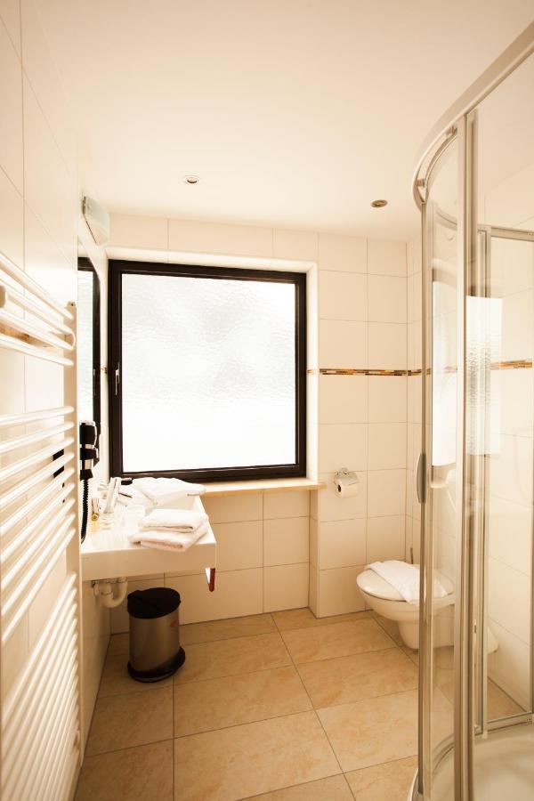 Schoenauer Hof Bach  Kamer foto